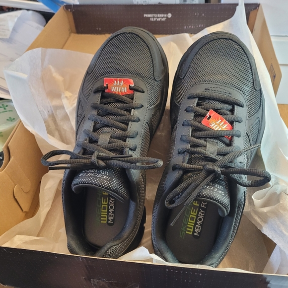 Man's wide Sketchers - Picture 2 of 10